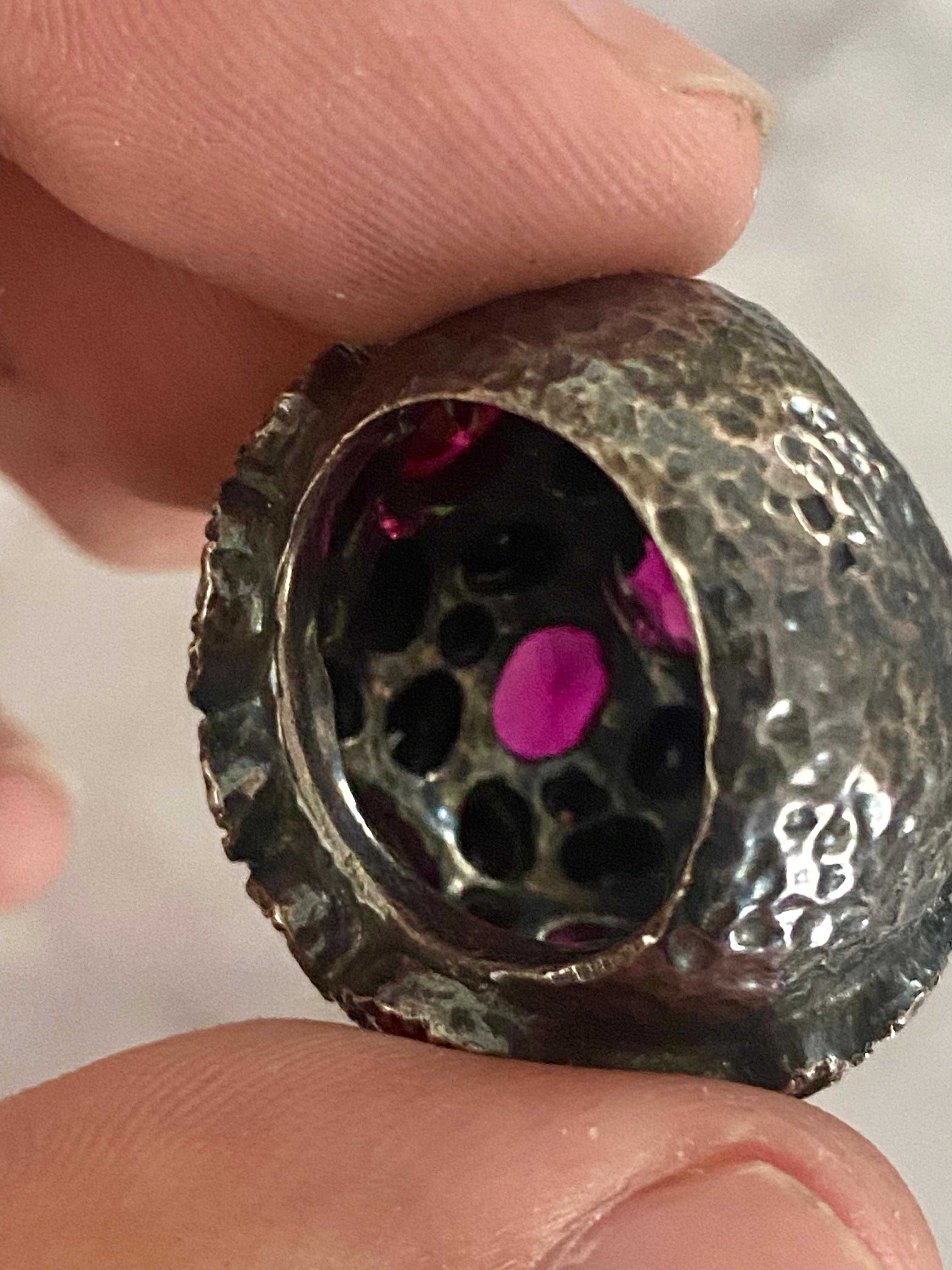 Anel de Prata Escura com Pedras Rosas E Brancas