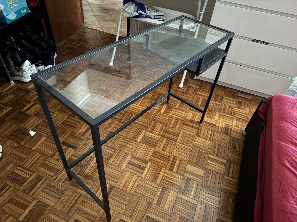 Secretaria de vidro para portátil