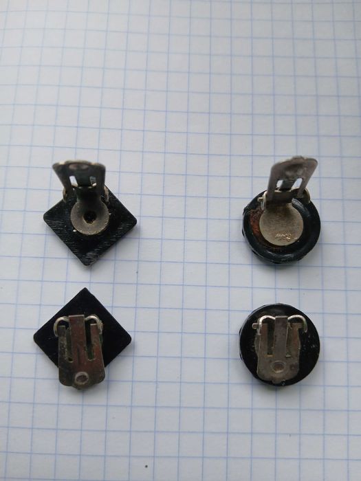 Клипсы черные пластмассовые