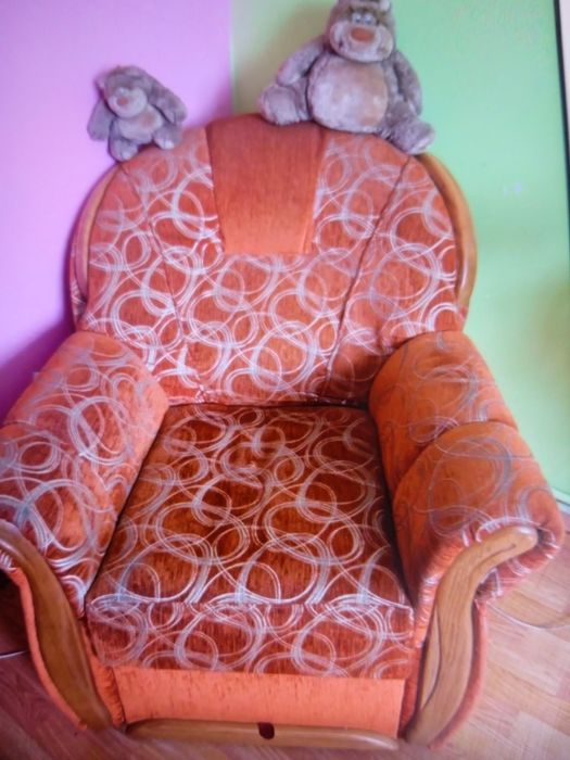 Куток та крісло.Ціна...3000!