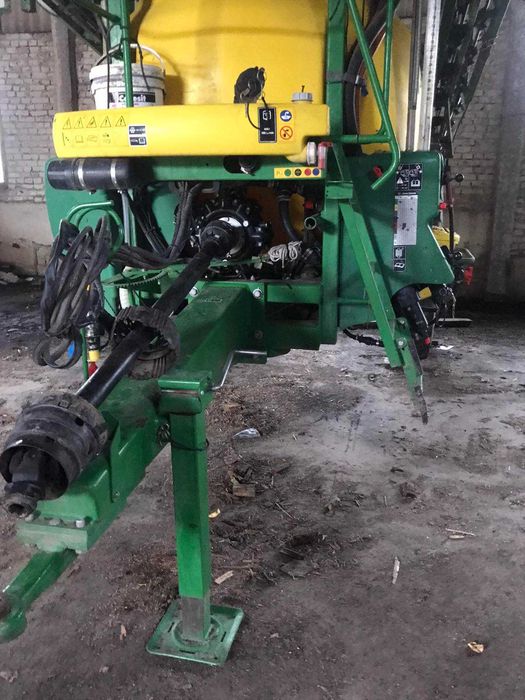Причіпний оприскувач John Deere M732i