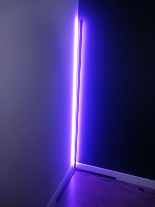 Narożna lampa podłogowa led RGB z pilotem / 141 cm / nowa