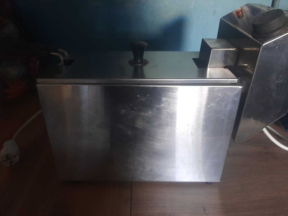 Продам фритюрницю б/у 3000 грн