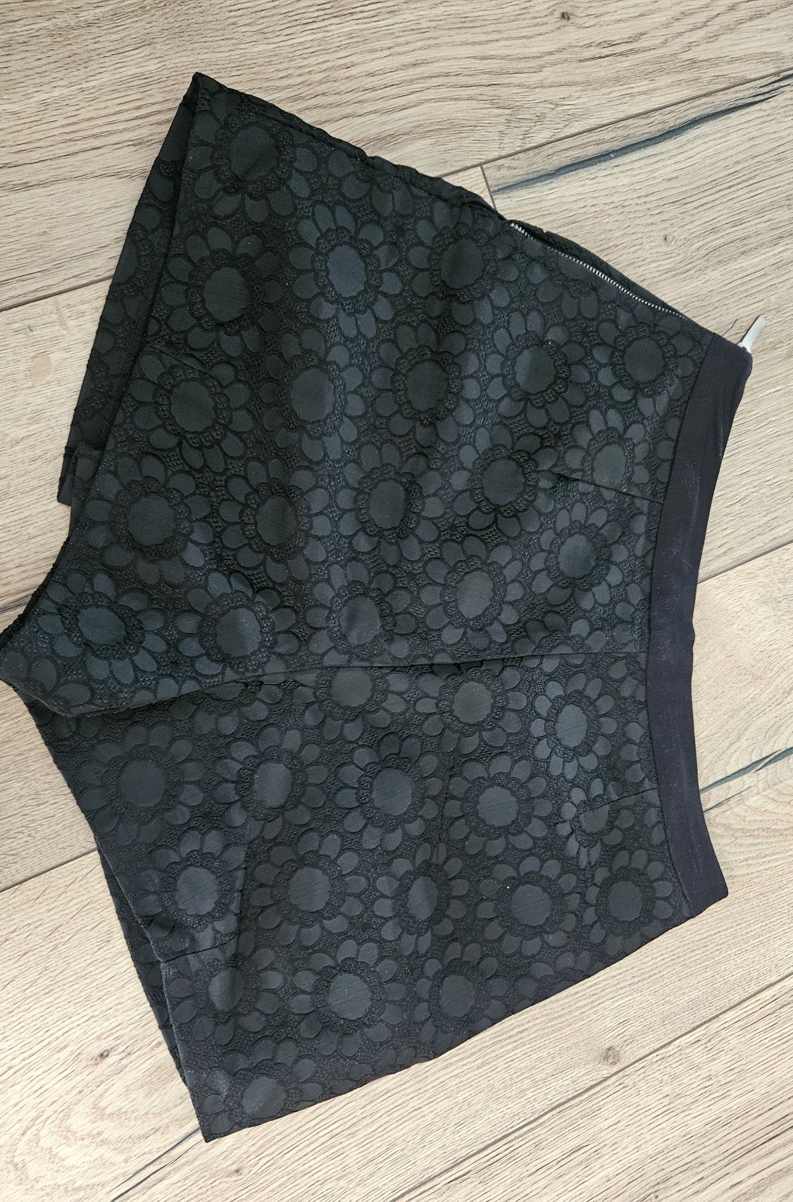 Czarne spodenki ze wzorem Stradivarius XS/S