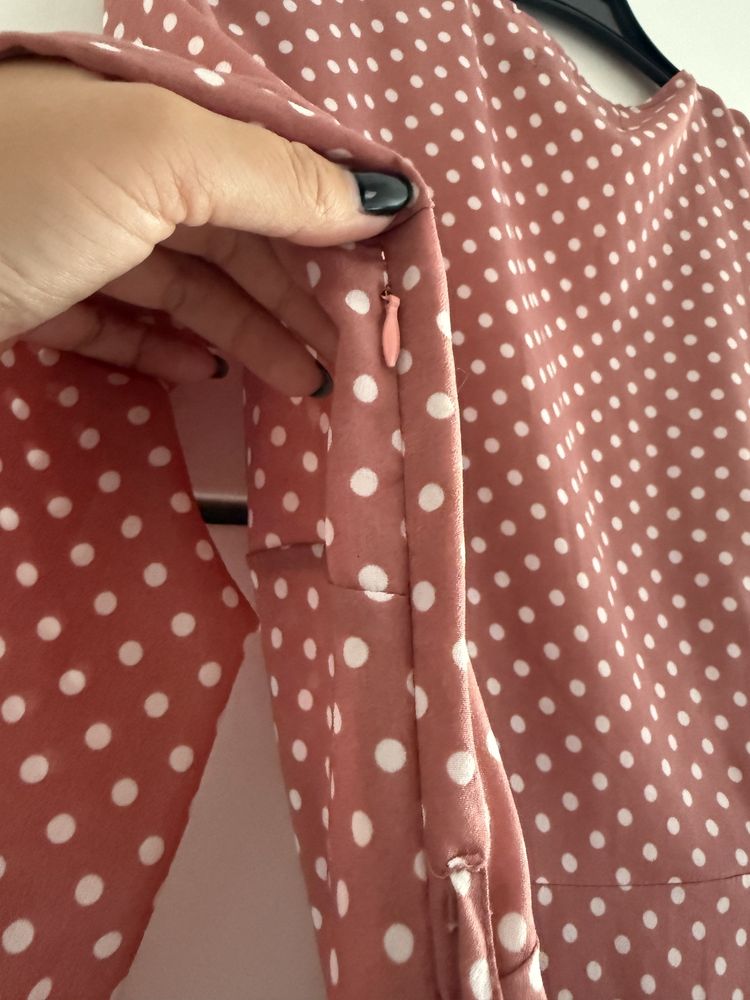 Missguided Plus - różowa sukienka w groszki - 44