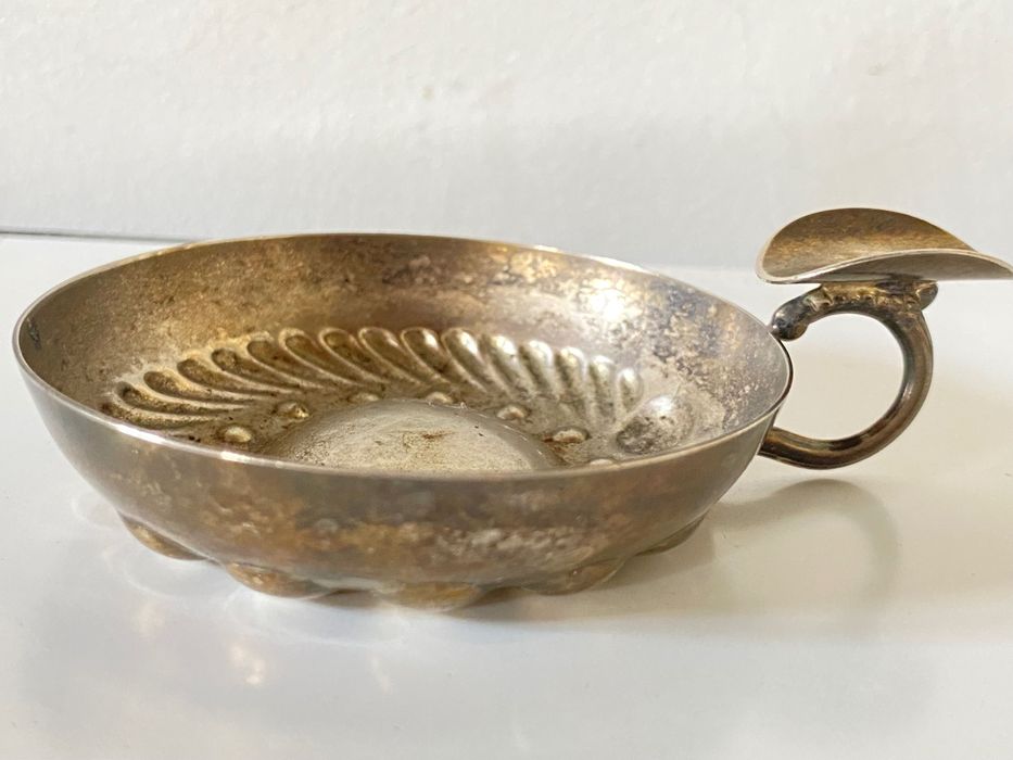 Peça antiga para degustar vinho