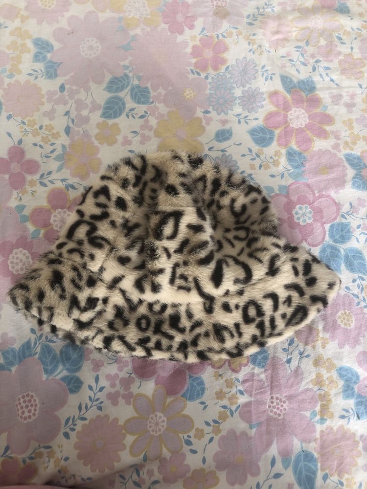 chapeu pêlo leopardo
