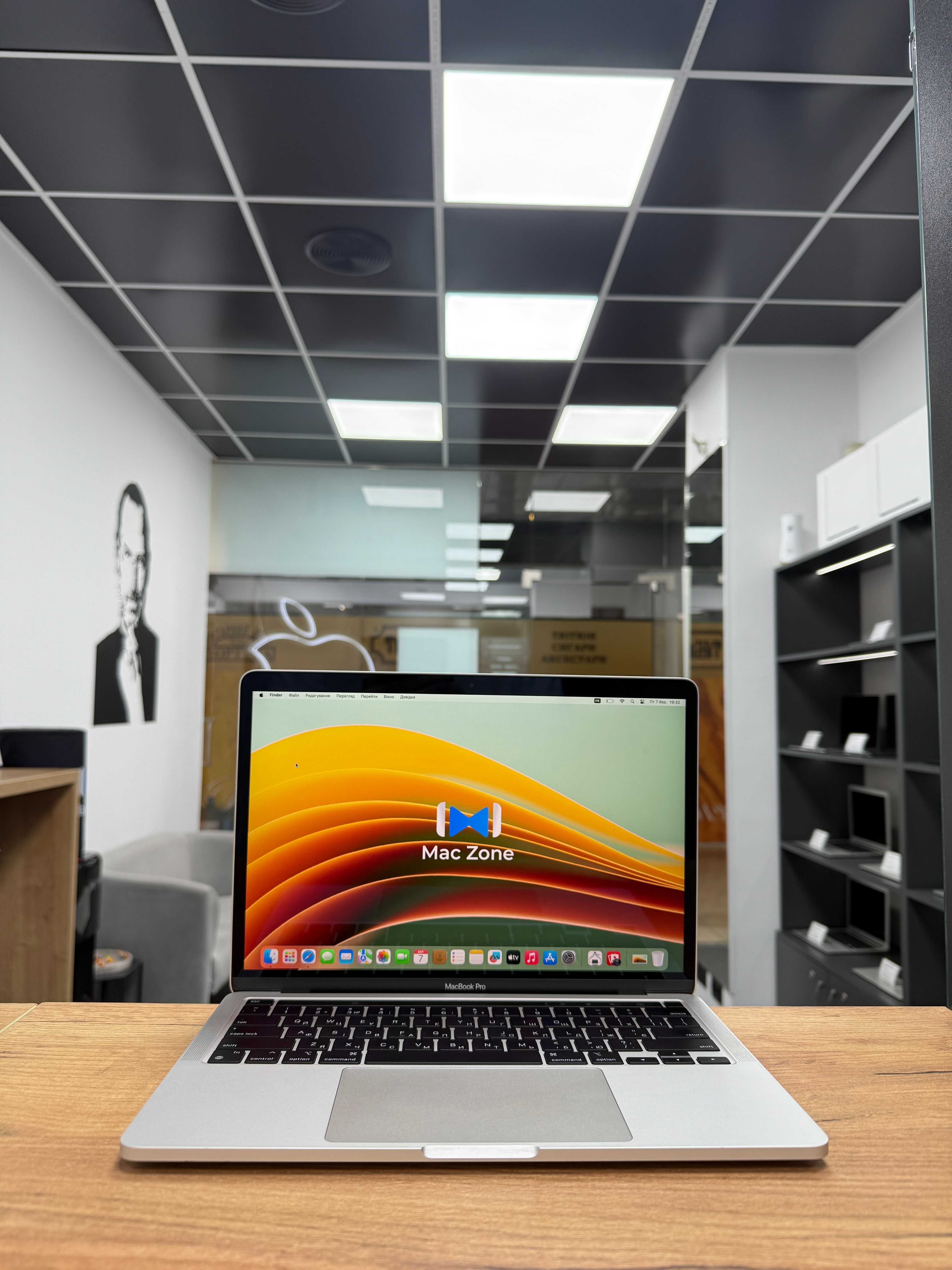 Macbook Pro 2020 (2022) (M1/8gb/256 ssd) повний комплект/ 90236SV