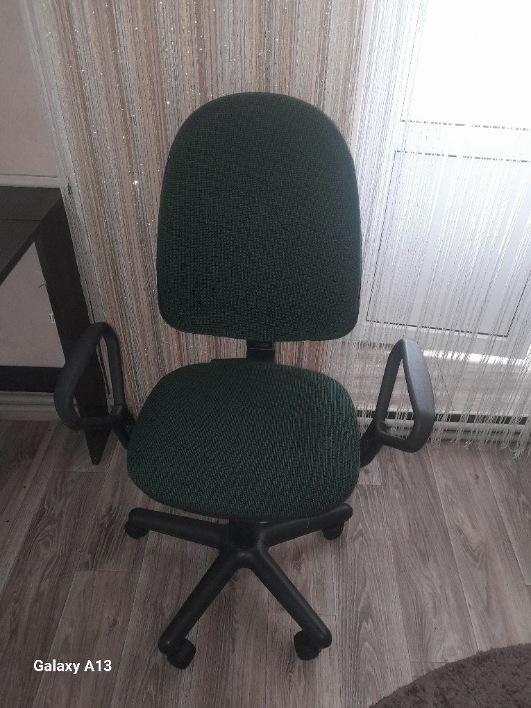 Стілець комп'ютерний