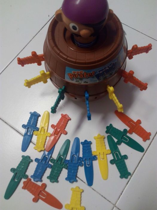 Jogo TOMY Pop Up Pirate