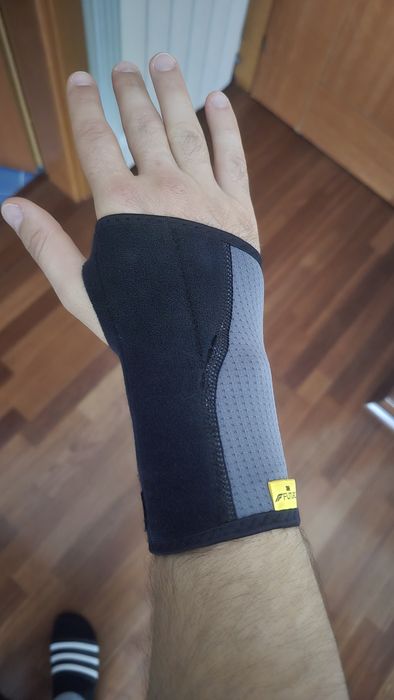 Tala imobilizadora mão dto