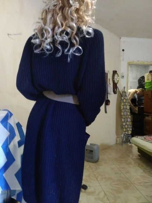 Платье-свитер с горловиной