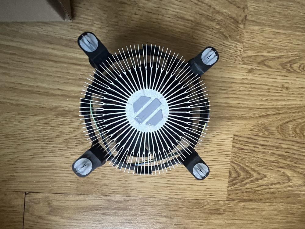 Intel Core i5-9400F 9. generacja – 6 rdzeni, 6 wątków