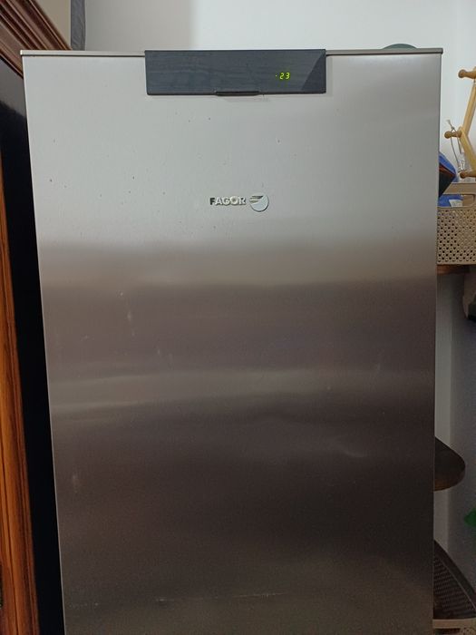 Vendo arca vertical  fagor