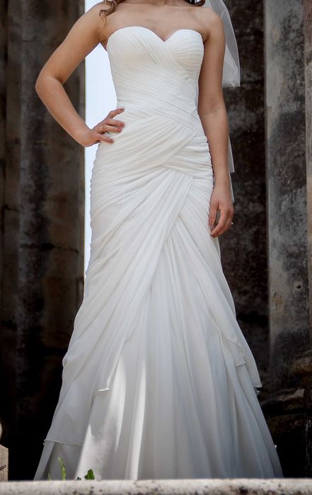 Весільна сукня кольору айворі