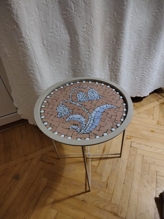 Столик металевий мозаїчний.