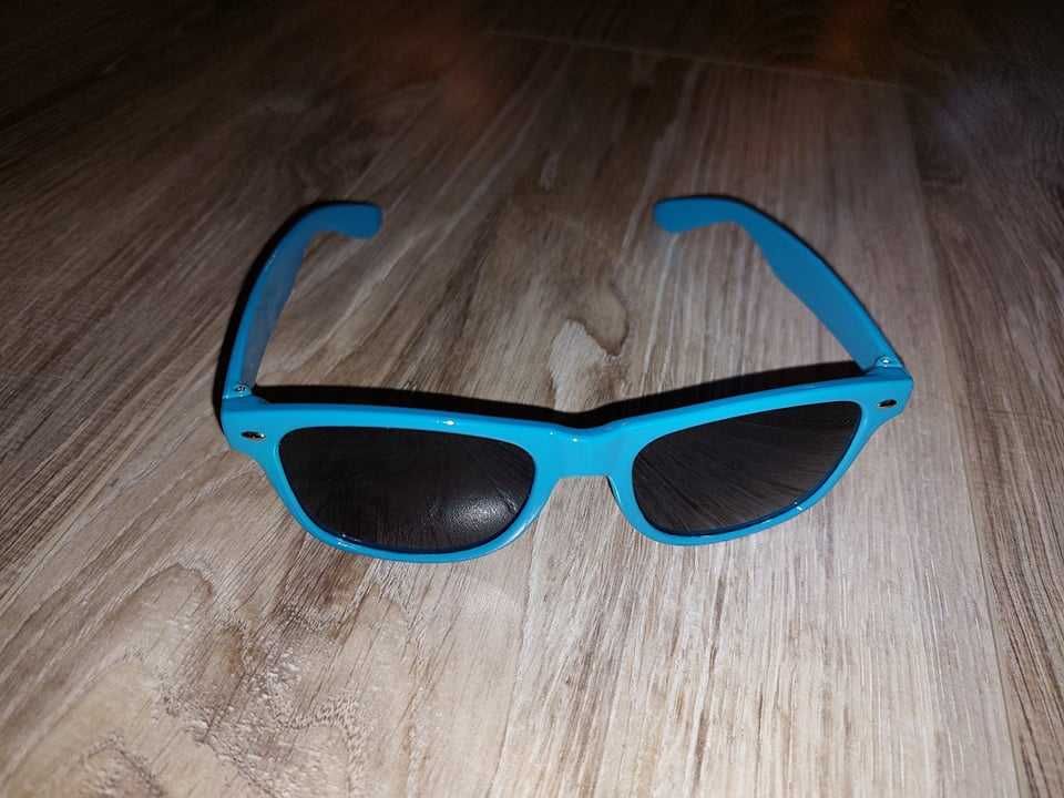 Błękitne okulary przeciwsłoneczne + etui