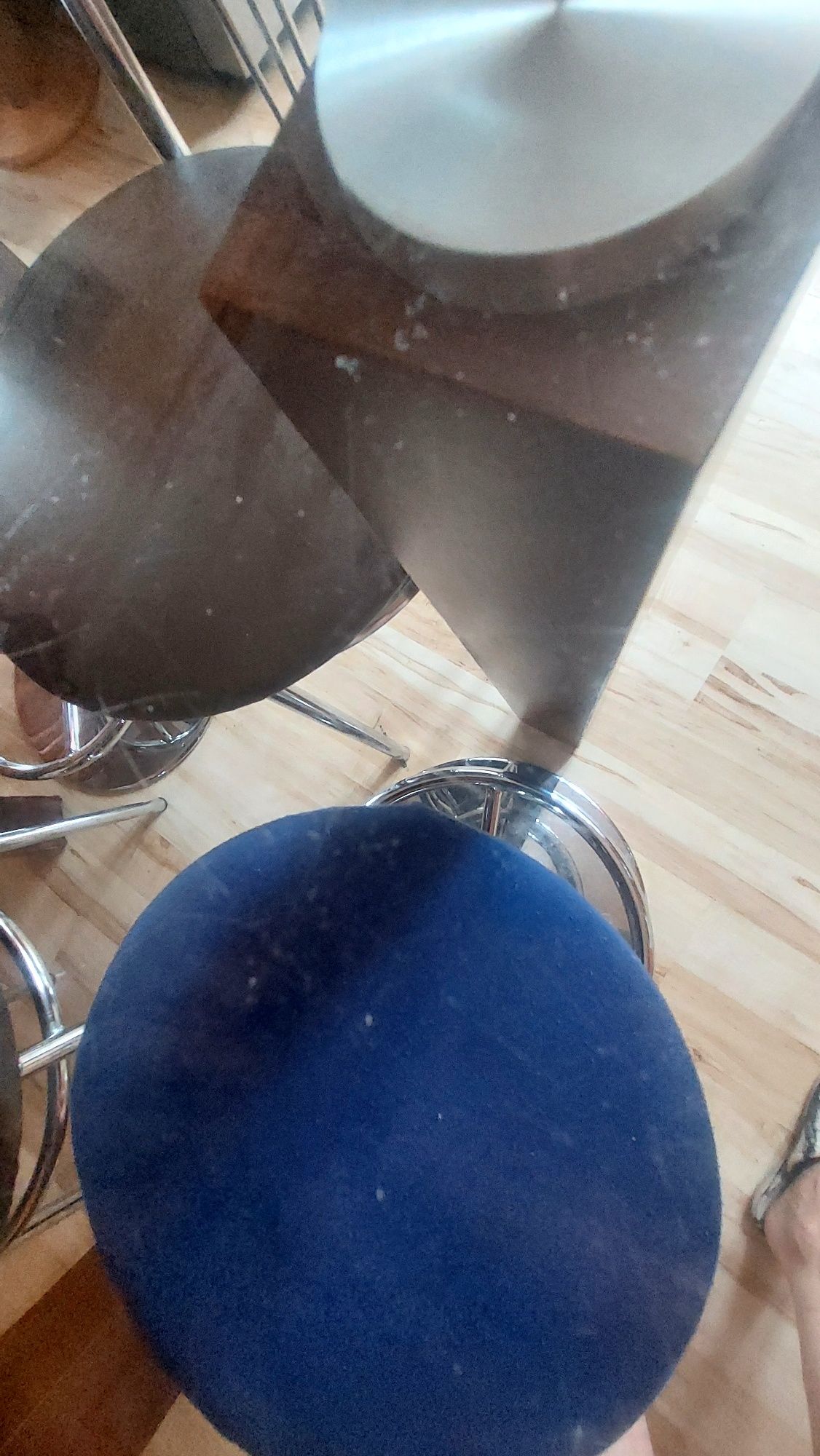 Stół szklany bez krzeseł
