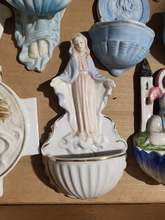 Maryja Niepokalana kropielnica porcelanowa