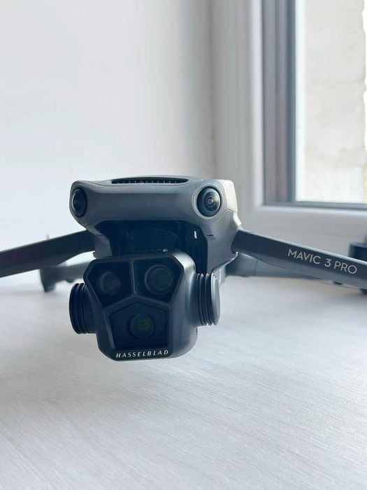 Квадрокоптер DJI Mavic 3 Pro with DJI RC в гарному стані, тільки дрон