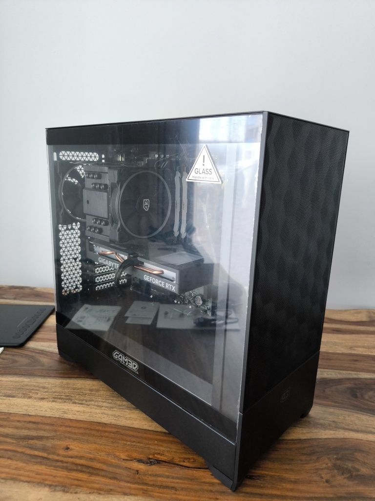 Komputer PC gamingowy G4M3R HERO i7-14700F/32GB/1TB/RTX4060/Win11x