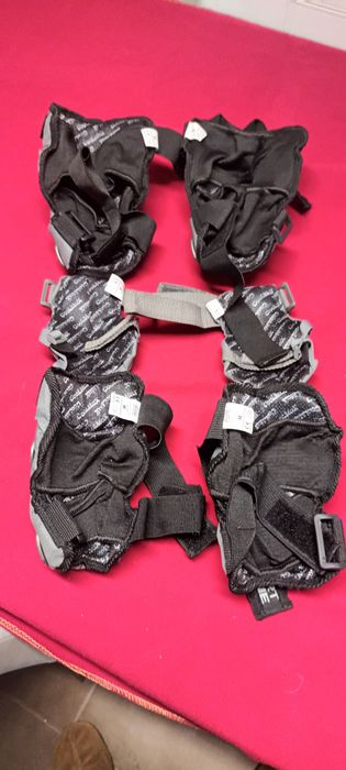 Conjunto de protecções para desporto para  criança ou adolescente .