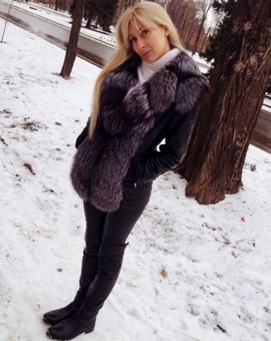 Шкіряна куртка з хутром чорнобурки