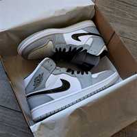 Nike Air Jordan 1 Mid 'Light Smoke Grey