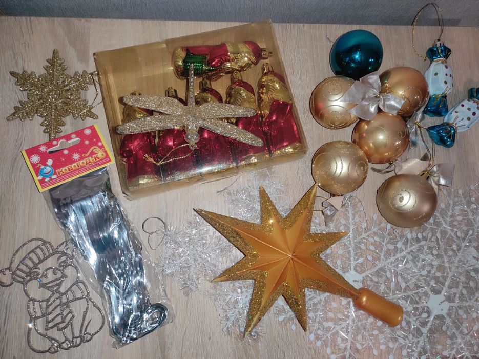 Новорічні прикраси