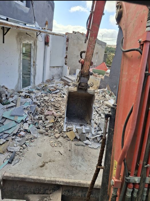 Serviço de giratória e recolha de entulhos e monos