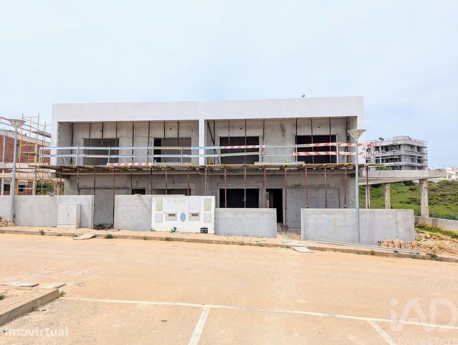 Casa / Villa T4 em Estômbar e Parchal de 250,00 m2