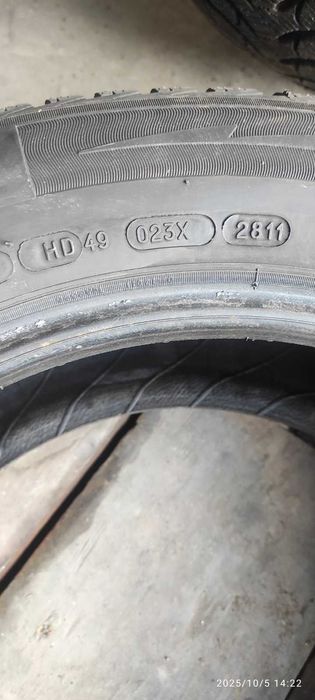 Шини  215/60/16 Michelin зима 2011 року , комплект.