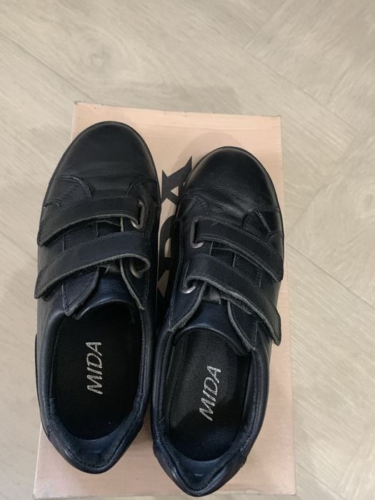 Продам туфлі MIDA