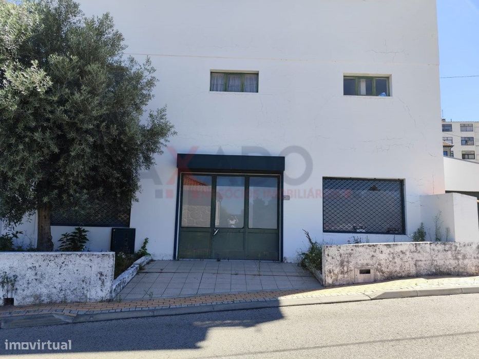 Excelente Armazém /Espaço comercial em Seia