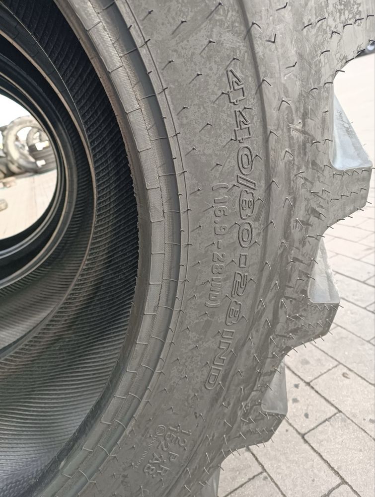16.9-28 (440/80-28) Galaxy Super Industrial Lug koparka Cat Jcb