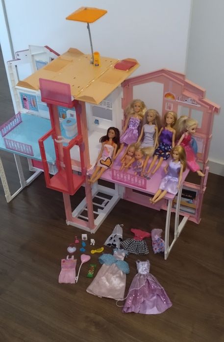 Casa Barbie+bonecas e acessórios