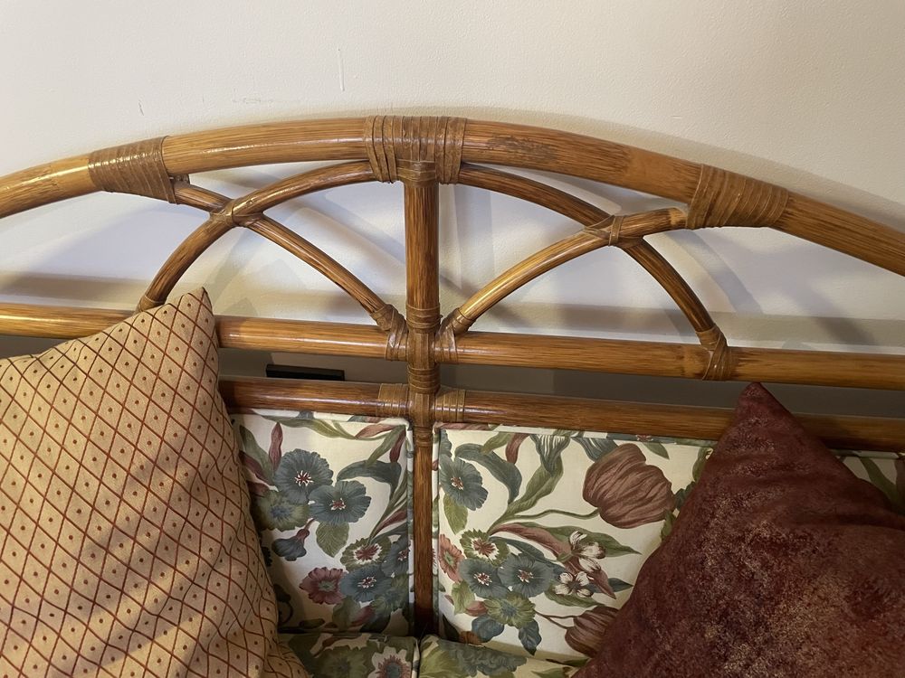 Sofa rattanowa boho z poduszkami