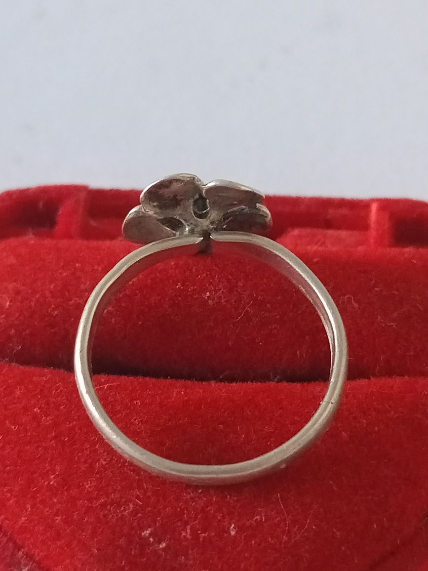 Srebrny pierścionek z kwiatkiem srebro rozmiar 15