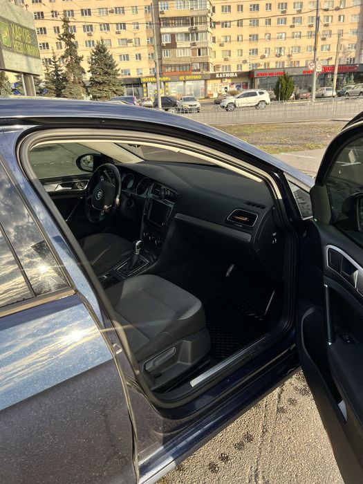 Продам Volkswagen E-Golf 2014 года 24 квт