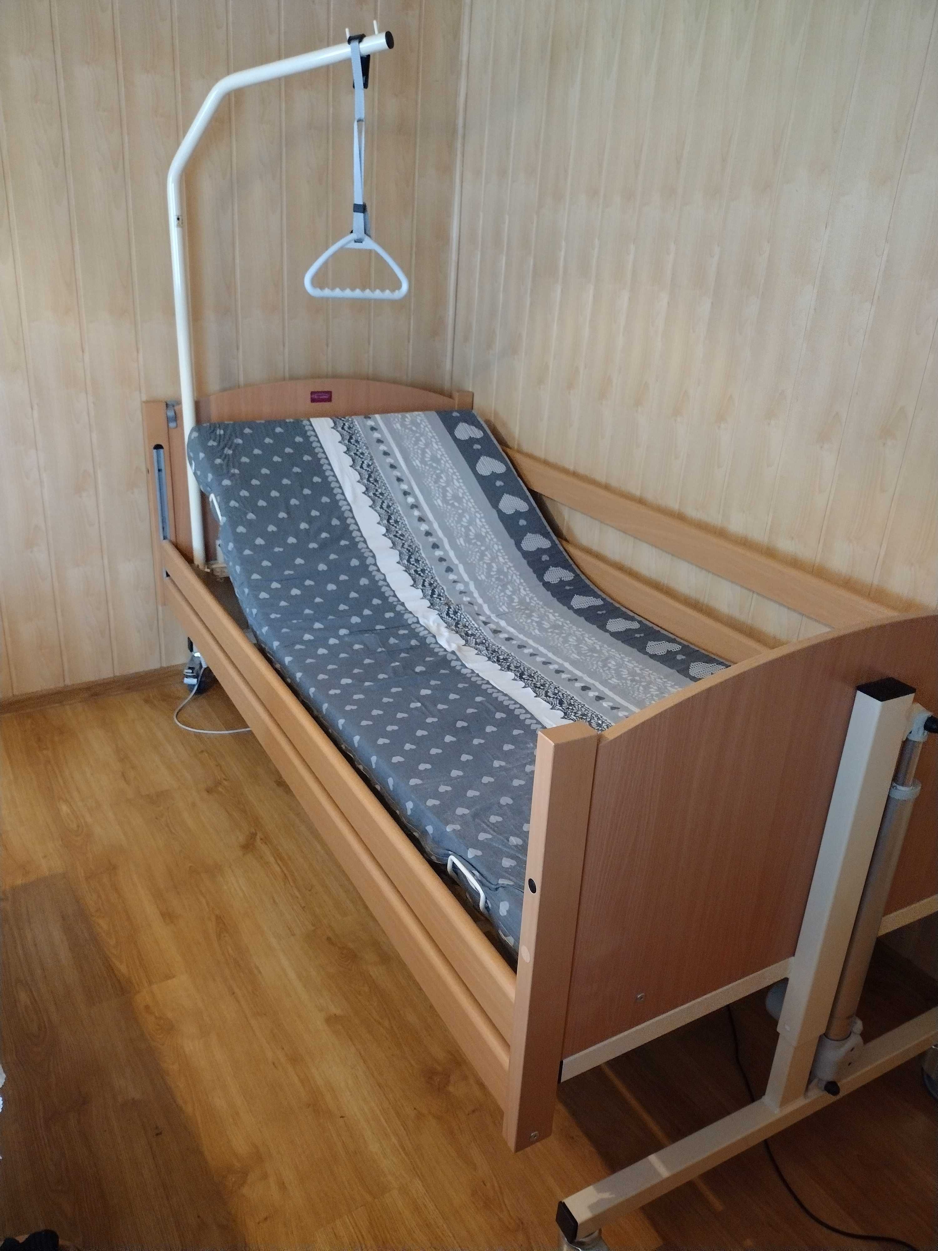 Łóżko rehabilitacyjne z podnośnikiem,materacem + wózek inwalidzki