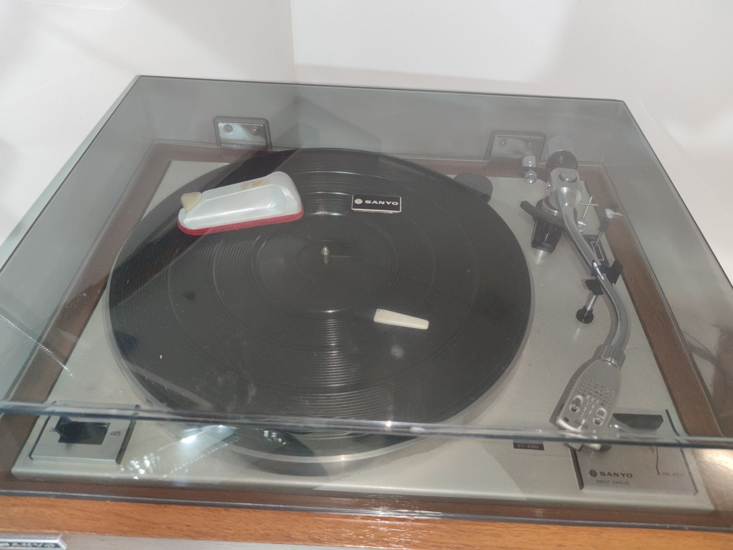 Amplificador ACIKO ata 235 - Gira disco SANYO tp 152 (LER ANUNCIO)