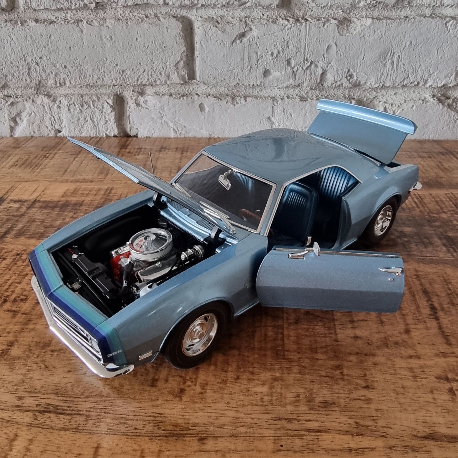 Chevrolet Camaro 68 ACME 1:18