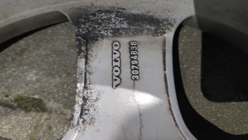 Komplet kół zimowych Volvo/Saab 16” – felgi aluminiowe