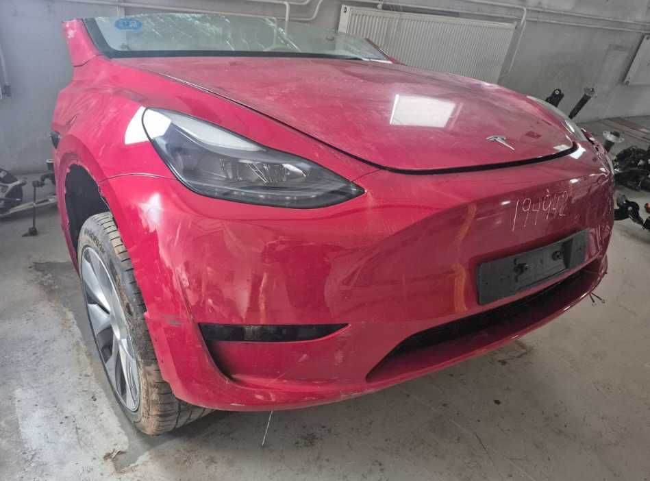 TESLA 3 Y  бампер перід зад, є всі б/у запчастини розборка