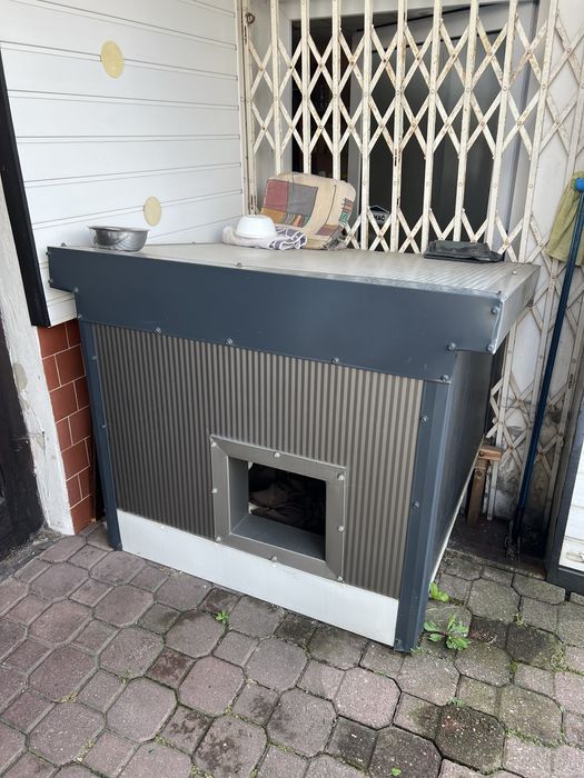 Solidna i ciepla buda dla malego psa