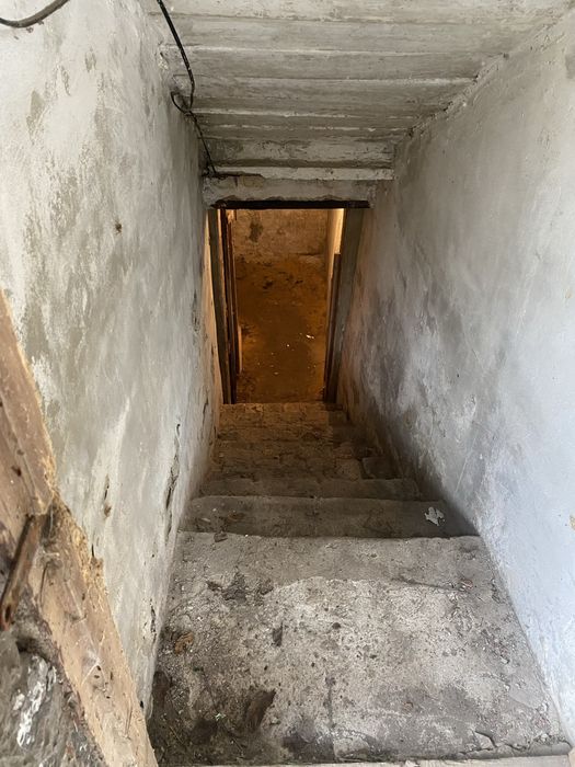 Земельна ділянка 1,05 Га, з будинками, фасад траси, 20 км. від міста.
