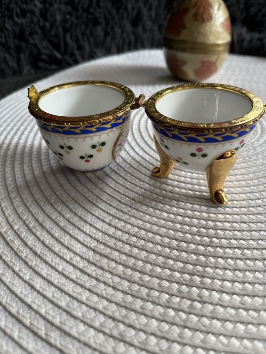Porcelanowe jajo recznie malowane ze zloceniami