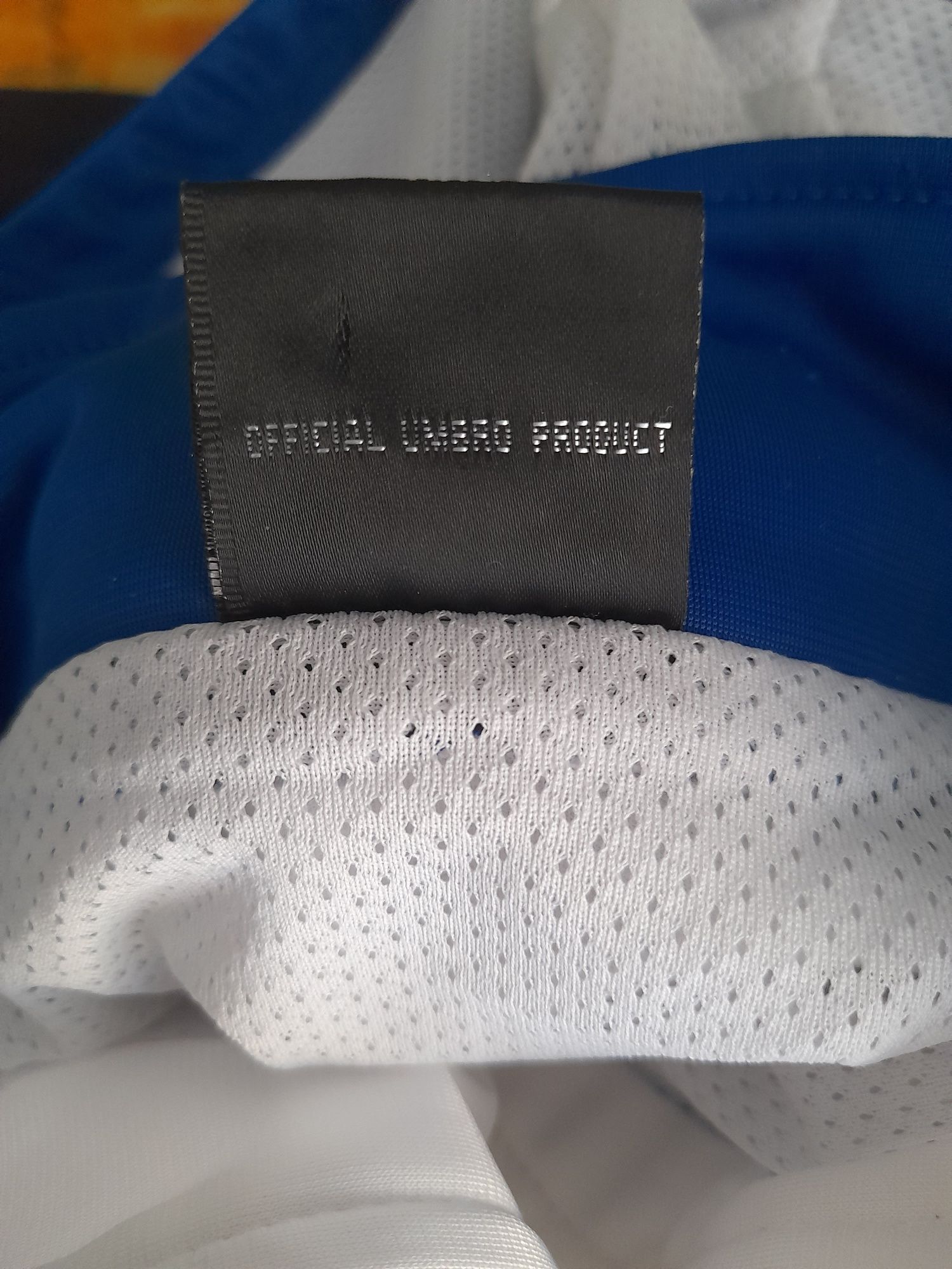 Fajna bluza Umbro z kapturem