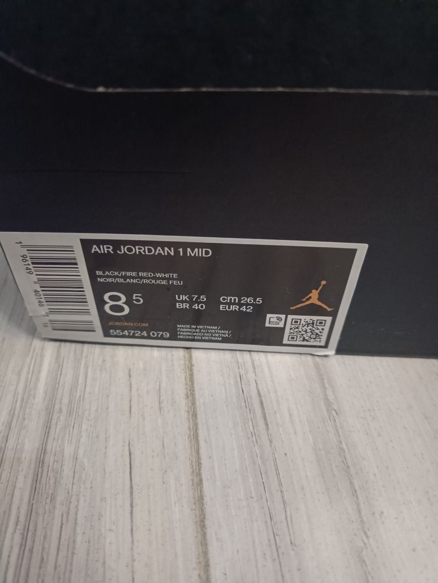 Air Jordan 1 mid Black Fire Red