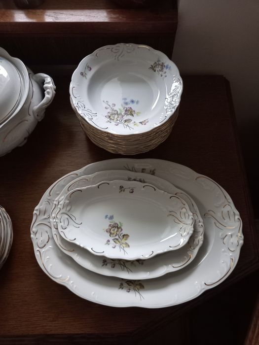 Zestaw obiadowy z porcelany firmy Wałbrzych